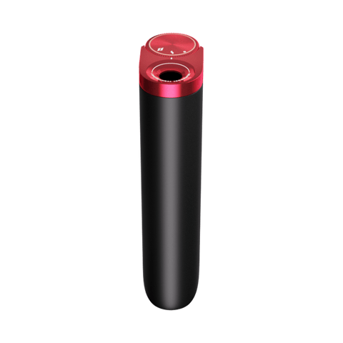 El glo™ Hyper Pro de glo™ es un elegante dispositivo cilíndrico de color negro con la parte superior de color rojo metálico, esfera circular y una pequeña abertura, que se muestra sobre un fondo blanco liso.