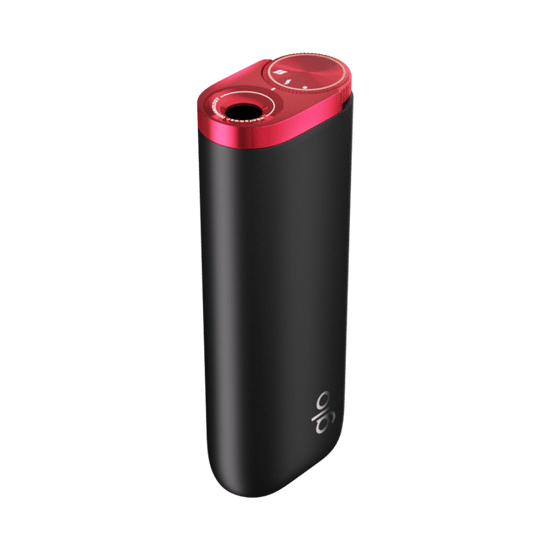 El glo™ Hyper Pro de glo™ es un elegante dispositivo portátil cilíndrico de color negro y rojo con una parte superior redondeada, un botón circular y luces indicadoras cerca de la base.